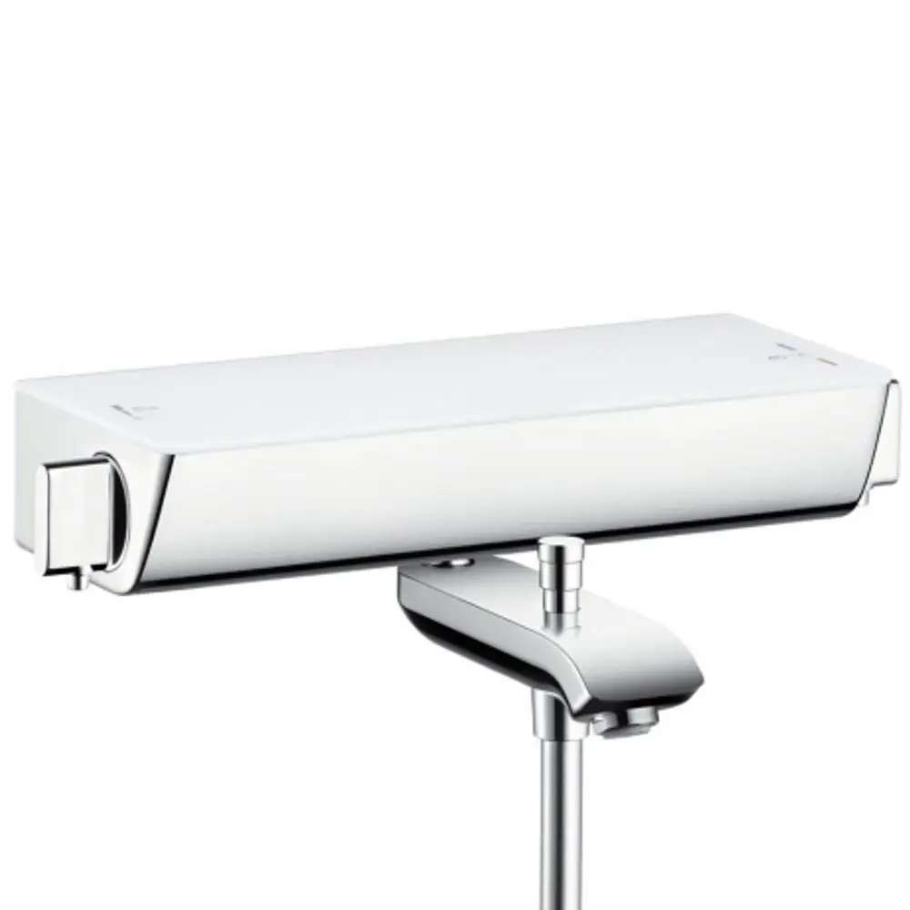 Hansgrohe Thermostat in Weiß und Chrom, montiert an der Wand, mit klaren Linien und einem Bedienhebel zur Temperatureinstellung.